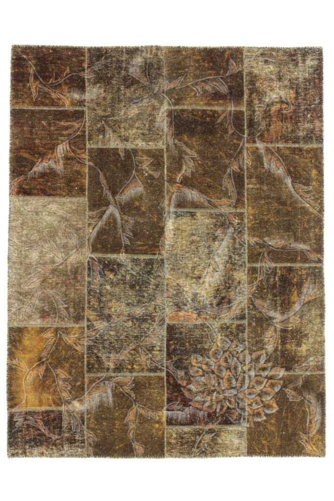 Tappeto patchwork moderno realizzato a mano con pezzi di tappeti antichi colorati
