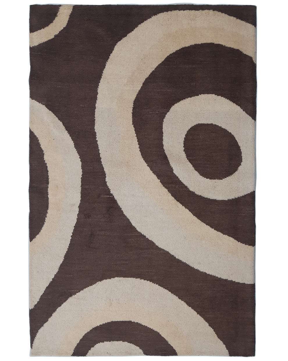 Tappeto Modern indiano curvilineo con fondo nero e decorazioni bianche, stile contemporaneo
