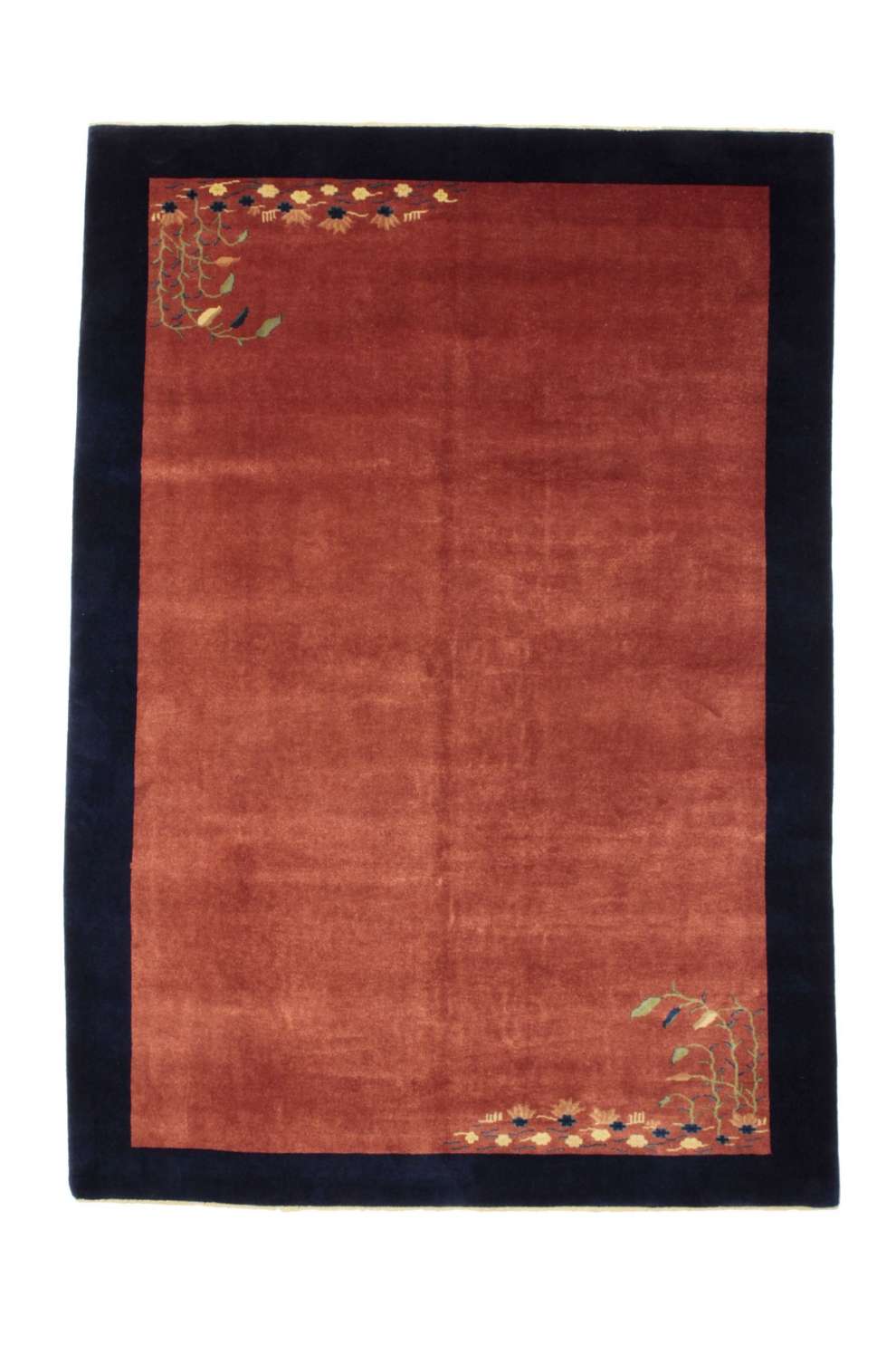 Elegante tappeto orientale Sining con motivi floreali su base rossa e finiture nere