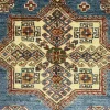 Tappeto Kazak classico con decorazioni tipiche della tradizione caucasica.