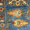 Tappeto Kazak decorativo dallo stile orientale adatto a diversi ambienti.