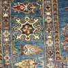 Tappeto orientale Kazak dal design geometrico elegante e ricco di carattere.