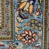 Tappeto Qum con dettagli ornamentali ricchi di eleganza e armonia.