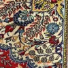 Tappeto Qum con disegno persiano e decorazioni floreali tradizionali.
