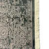 Tappeto Decor Extra con motivi ornamentali e raffinati dettagli in lana e seta.